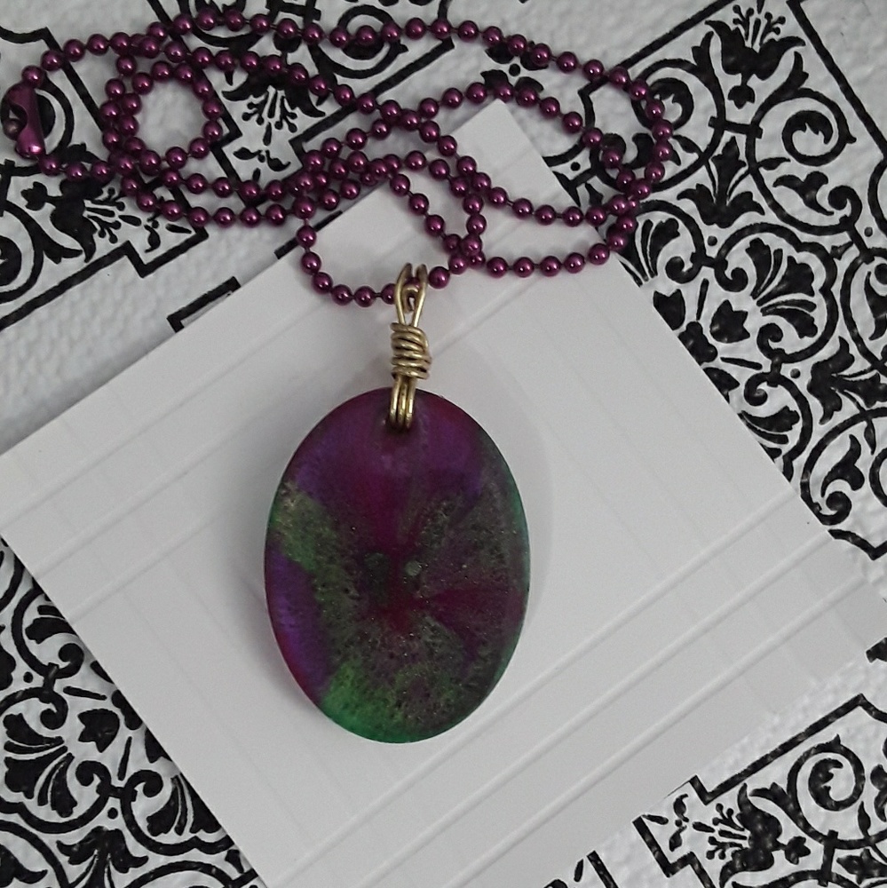 Resin pendant ball chain included spring green and